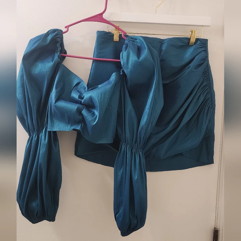 Paola‎ Rendon Elegant Teal Skirt Set, Size Medium.